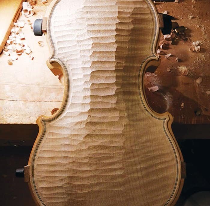 ¿Dónde se fabrican y fabrican la mayoría de los violines?