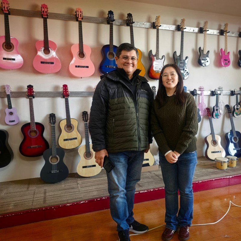 Klient zamawiający bęben bongosowy