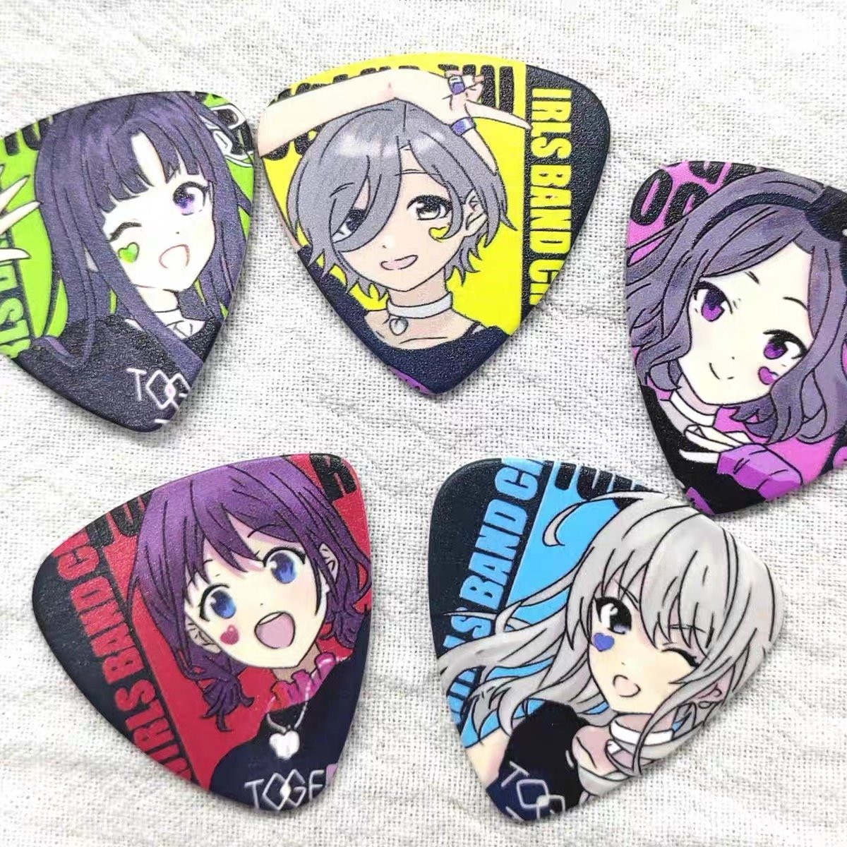 niestandardowe kostki do gitary